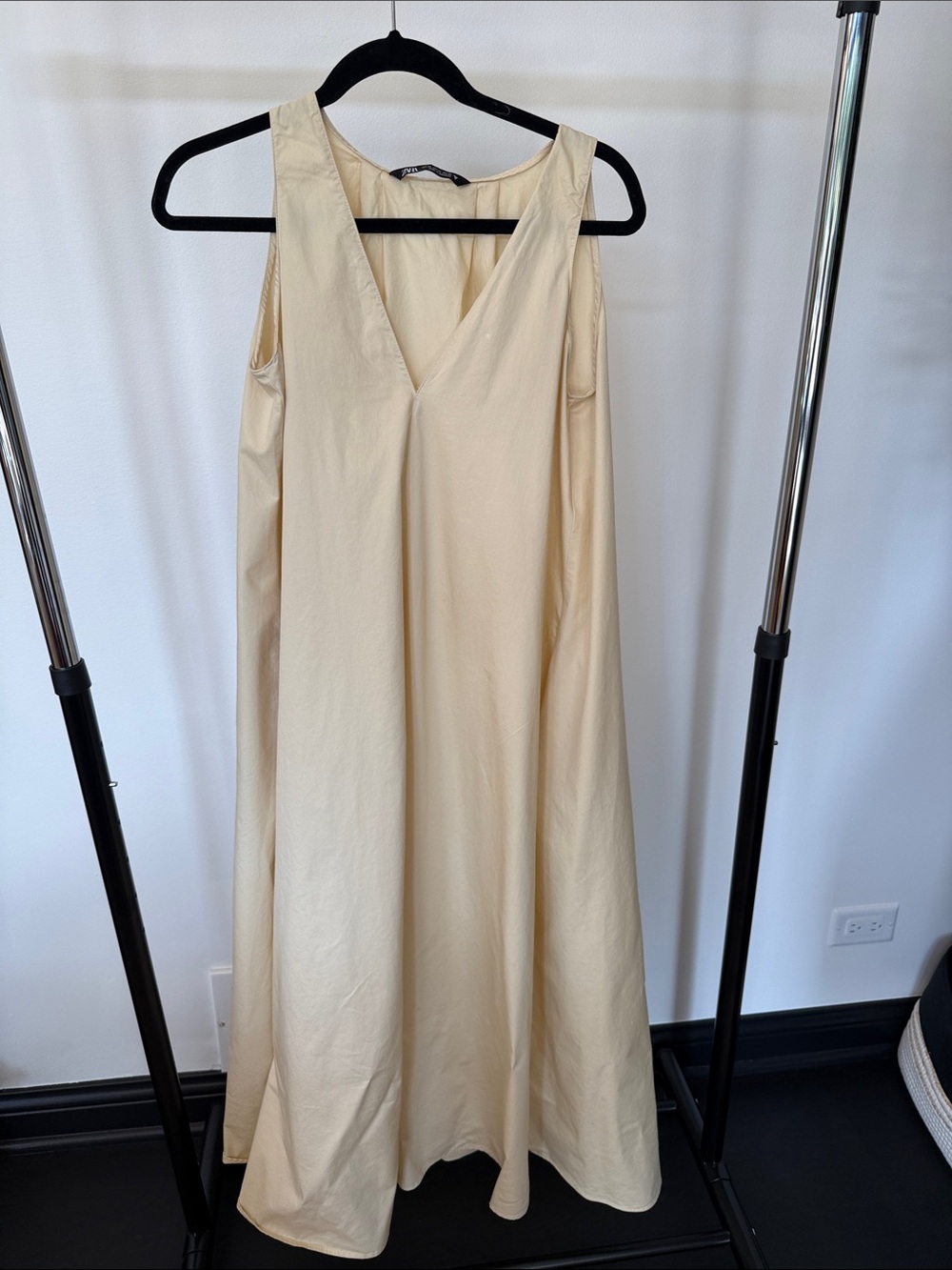 Zara poplin Sleeveless V-Neck Cream Maxi Dress with pockets